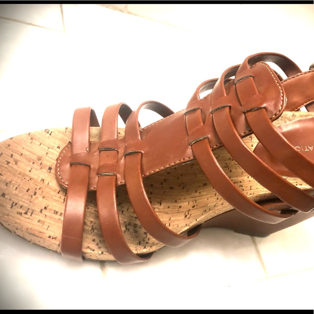 BCBG wedge shoes - Picture 9 of 9